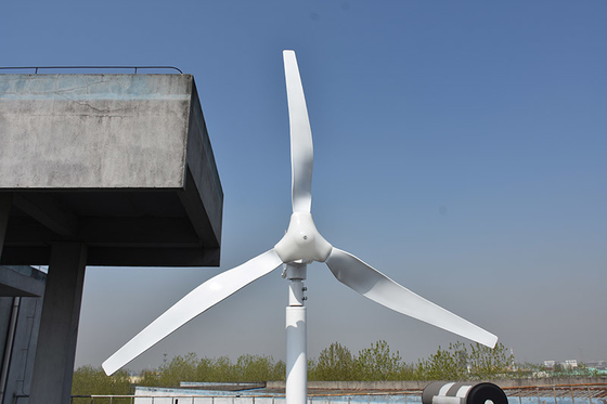 Três gerador de vento horizontal da linha central dos geradores de turbina eólica 24V do veleiro das lâminas