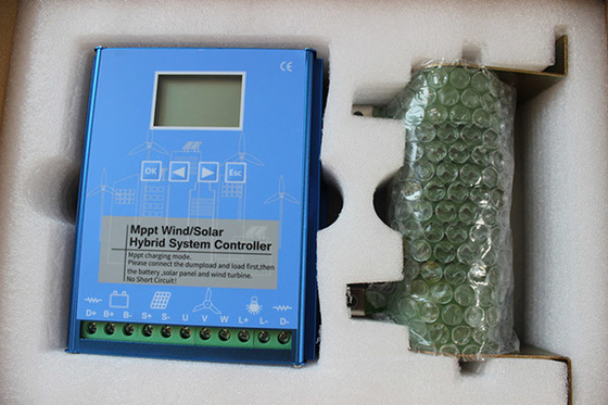 Vento de MPPT e controlador híbrido solar Connected With Battery 12V 24V 800W